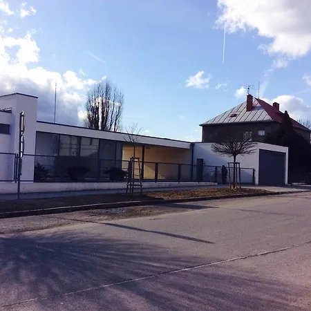 Apart U Tugendhat *